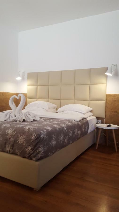 Villa Jelena - Sobe Kragujevac Kültér fotó